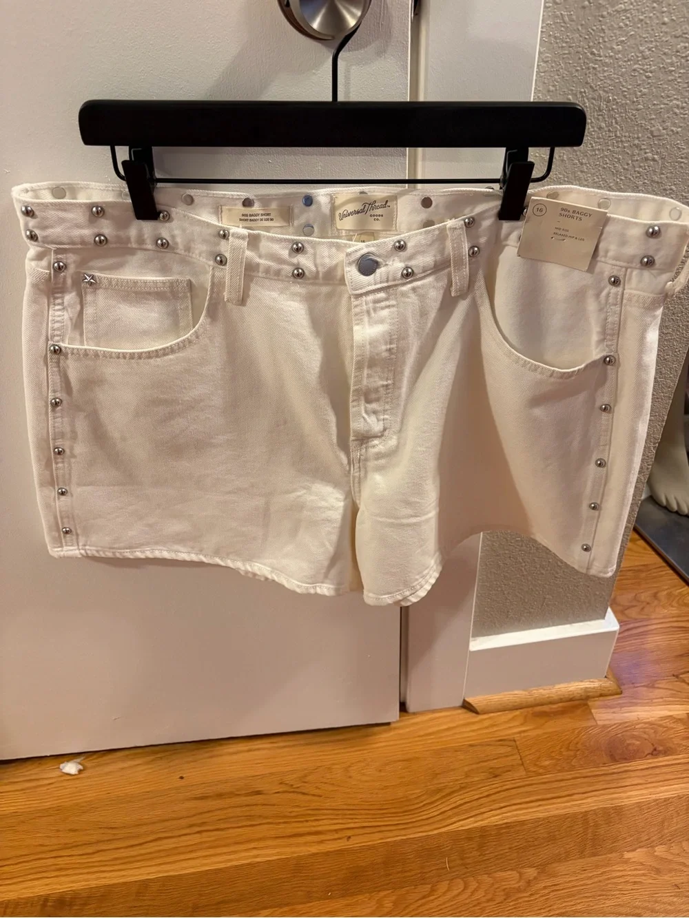 Universal thread 90’s baggy shorts